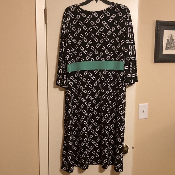 Studio black dress with white link print green waistband - Picture 4 of 4